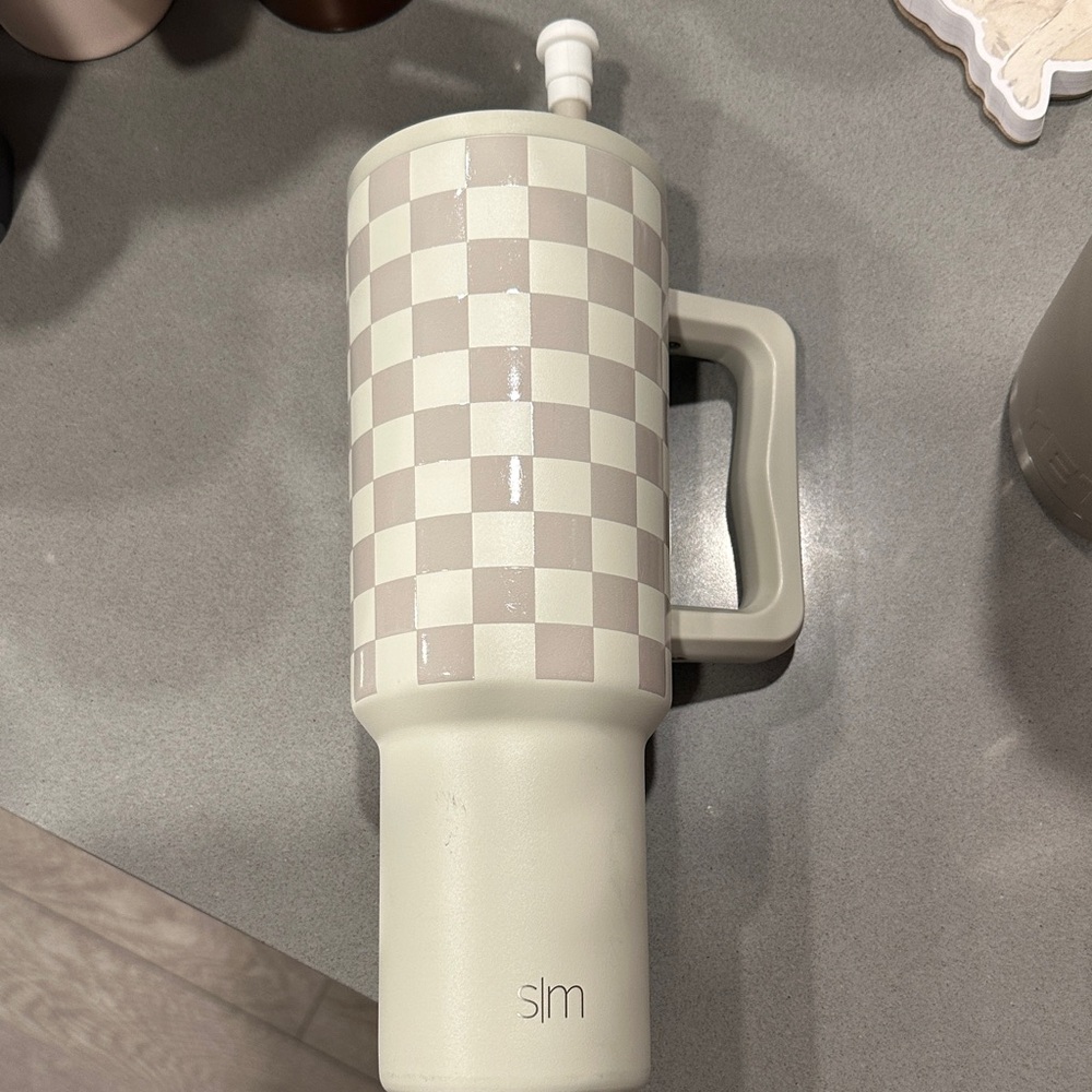 Simple modern Checkered Insulated Tumbler with Handle